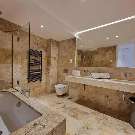 Luxury And Private Jacuzzi 300 Meters From The Appartamento *