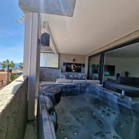 Appartamento Luxury And Private Jacuzzi 300 Meters From The Benalmádena