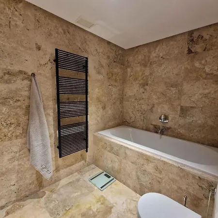 Appartamento Luxury And Private Jacuzzi 300 Meters From The Benalmádena